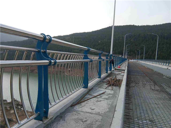 昭通不锈钢桥梁护栏的特点及其在桥梁安全中的重要作用