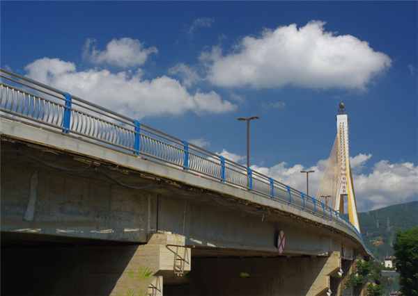 昭通304不锈钢桥梁护栏：安全、耐用与美观的完美结合