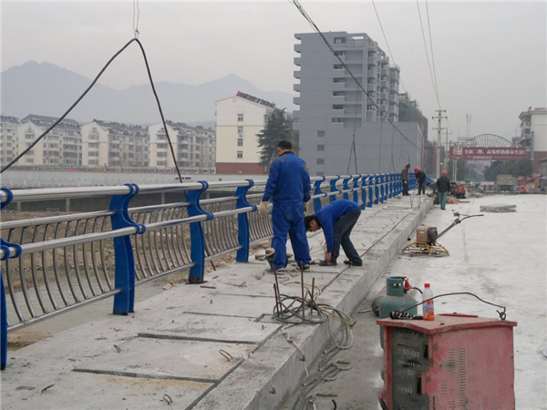 昭通不锈钢复合管护栏常见问题及解决方案